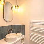 4 Guest - Hausmanian Flat Arc De Triomph * Париж